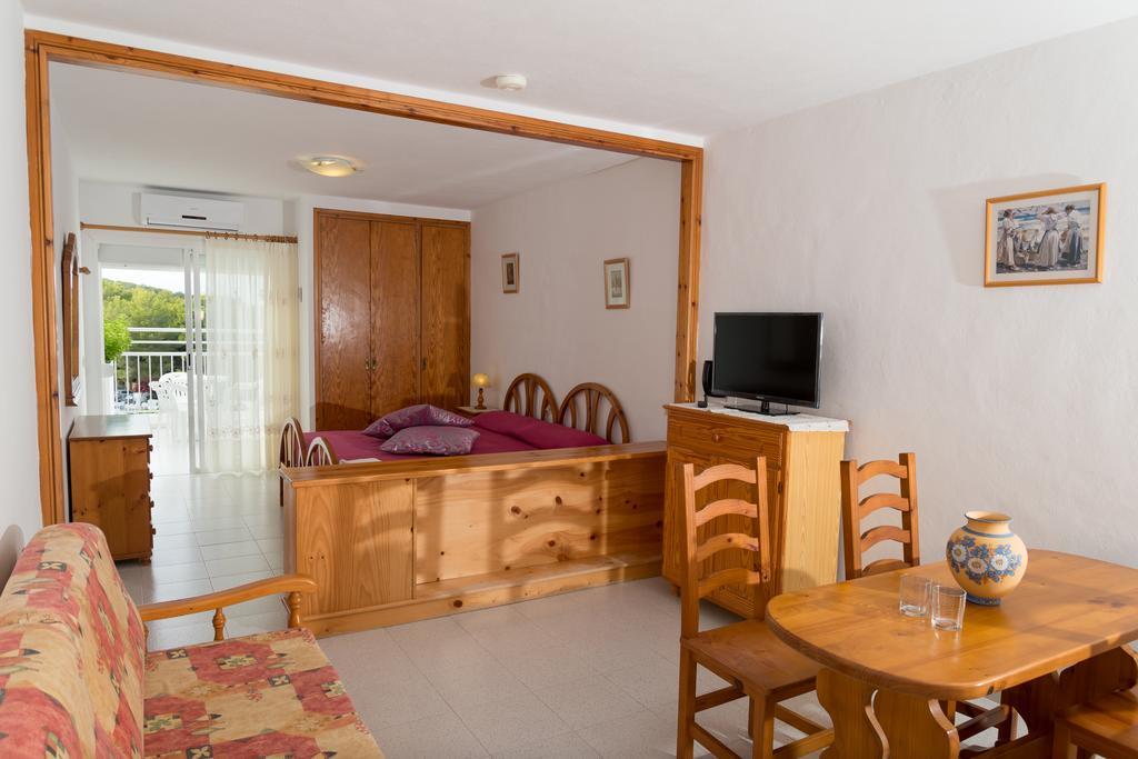 Flats Friends Apartamentos Es Puet Blanc Portinatx Luaran gambar